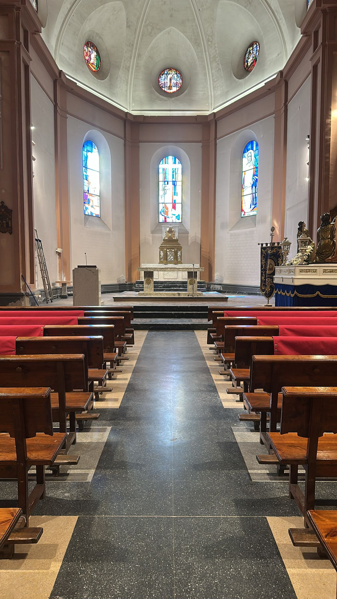 El Sagrario ocupa de nuevo el lugar central del ábside de nuestra iglesia parroquial